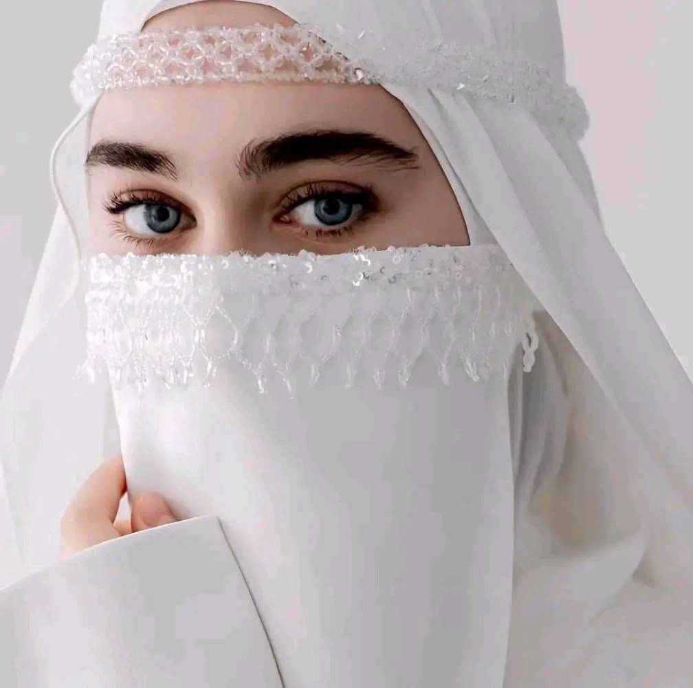 "وَيَسْأَلُونَكَ أَيْنَ تَجِدُ الجَمَالَ؛ ‏قُلْ لَهُمْ  فِي الوُجُوهِ الَّتِي تَسْتَحِي مِنْ اللَّهِ."💙🪞
ツ❥
