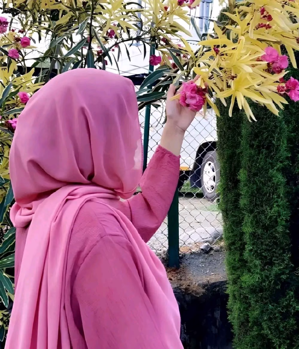 "وَنَسْأَلُكَ يَا اللَّهُ أَيَّامَ تَطْمَئِنُّ لَهَا أَرْوَاحُنَا، وَأُمْنِيَاتٌ تَرْضَىٰ بِهَا أَنْفُسُنَا، فَلَا بَعْدَهَا حُزْنٌ وَلَا ضِيقٌ وَلَا قَلَقَ."🩷🌸
#يارا