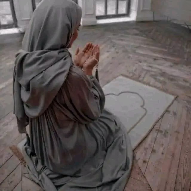 "وَأَلقِ السَّكِينةَ عَلَيّ.. أنا وقلبي."...‏يالله 🤲❤