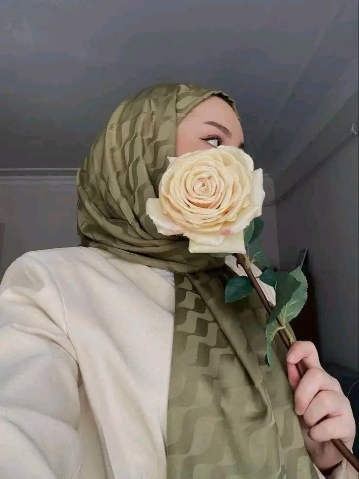 *لقد سلكنا دروبًا شتى ياربّ 🕊️🌹

و ما وجدنا الراحة والسكينة إلا في دربك،🎀✨

 فرُدّنا إليك ردا جميلا .....♡*🦋