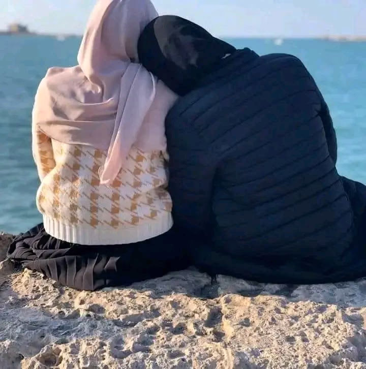 ‏المَرءُ قليلٌ بنَفسِه، كَثيرٌ بإخوانه.♥️