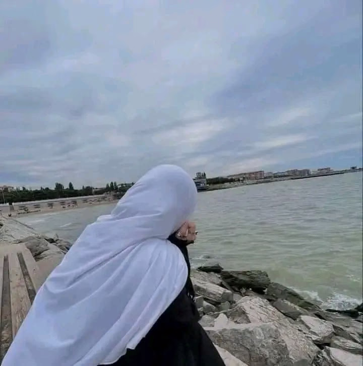 ‏بسمِ اللَّه على الغَاياتِ
حتّى نَصِل
بسمِ اللَّهِ على الأحلامِ
حتّى نراها♡.