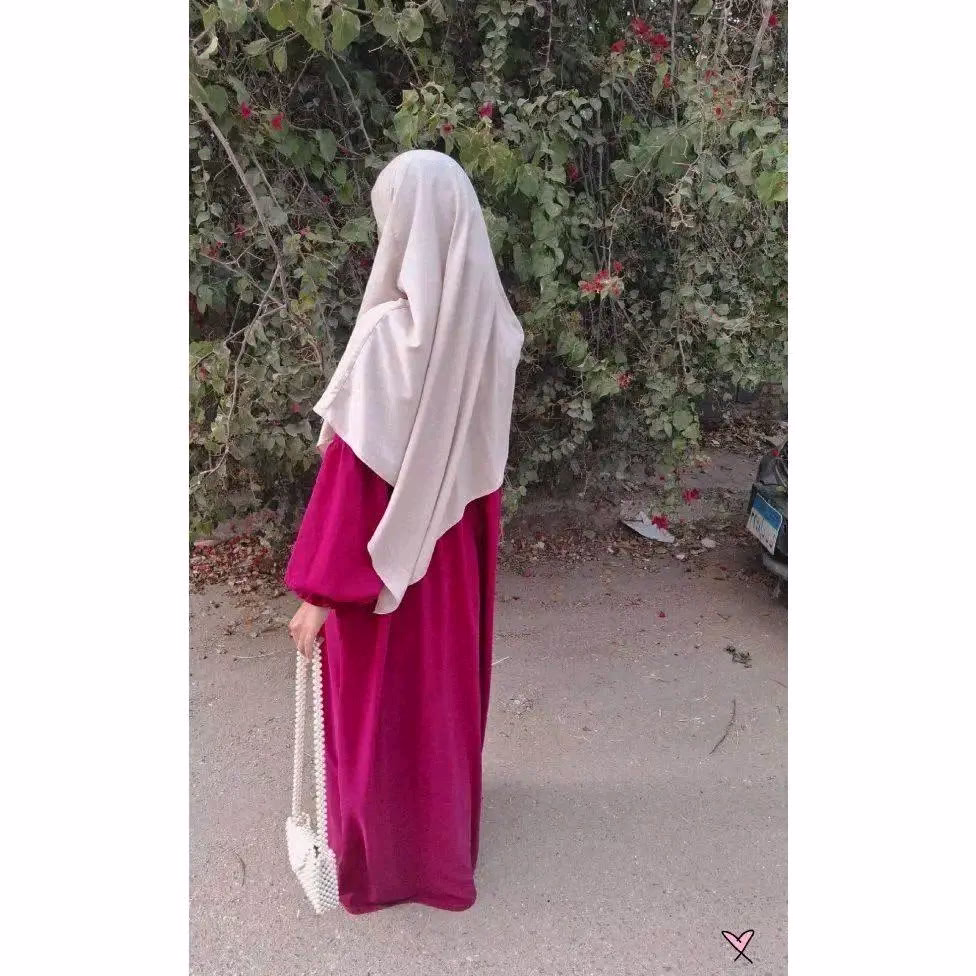 تعجبني فكرة
أنكِ تعرفين مقدار نفسك
بين كل النساء،
هن على حدٍ سواء
وأنتِ، أنتِ السماء.🎀.