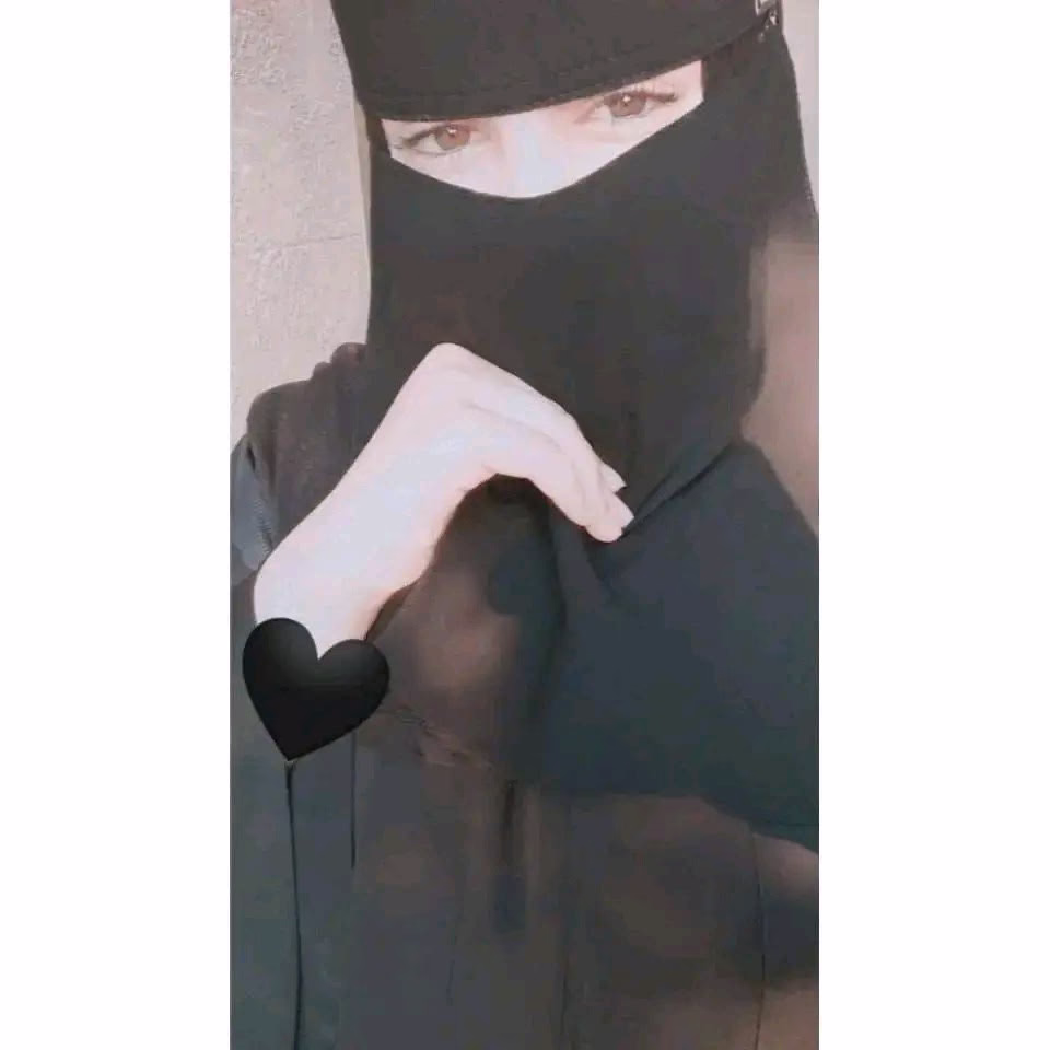 أتمني أن يكون قلبي في خفة الفراشات على قلوب من حولى، على الرغم من أن به ثقل العالم❤️✨."