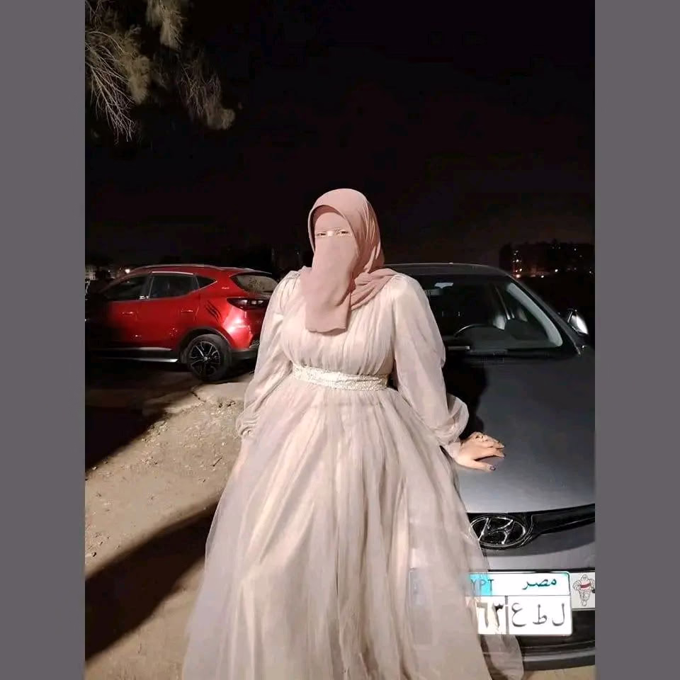 أنـا أصلًا مُشكِلتِـي فِـ عينـها بتاخُدنِـي بِـلاد وتودِّينـي♥️."