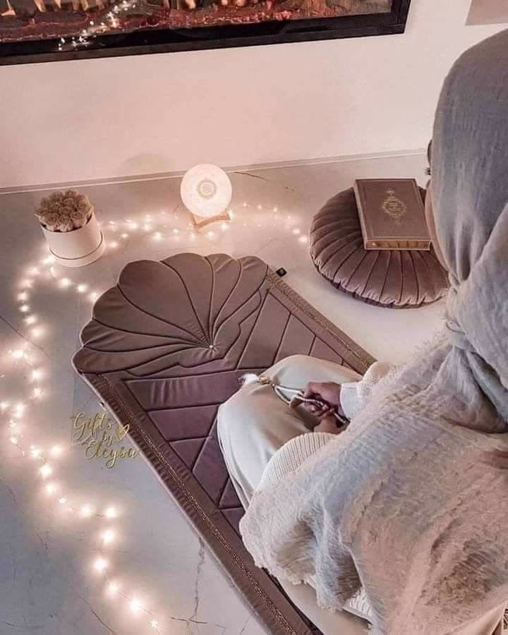 # ستمضي الأيام وسيمنحك الله مَطلوبك حتمًا أو رُبما عطاءٌ آخر أكملُ منه، الأهم أن تُدرك أن لذة مُناجاتك ودعواتك اليوم ستفُوق لذّة الحصول على مطلوبك غدًا.