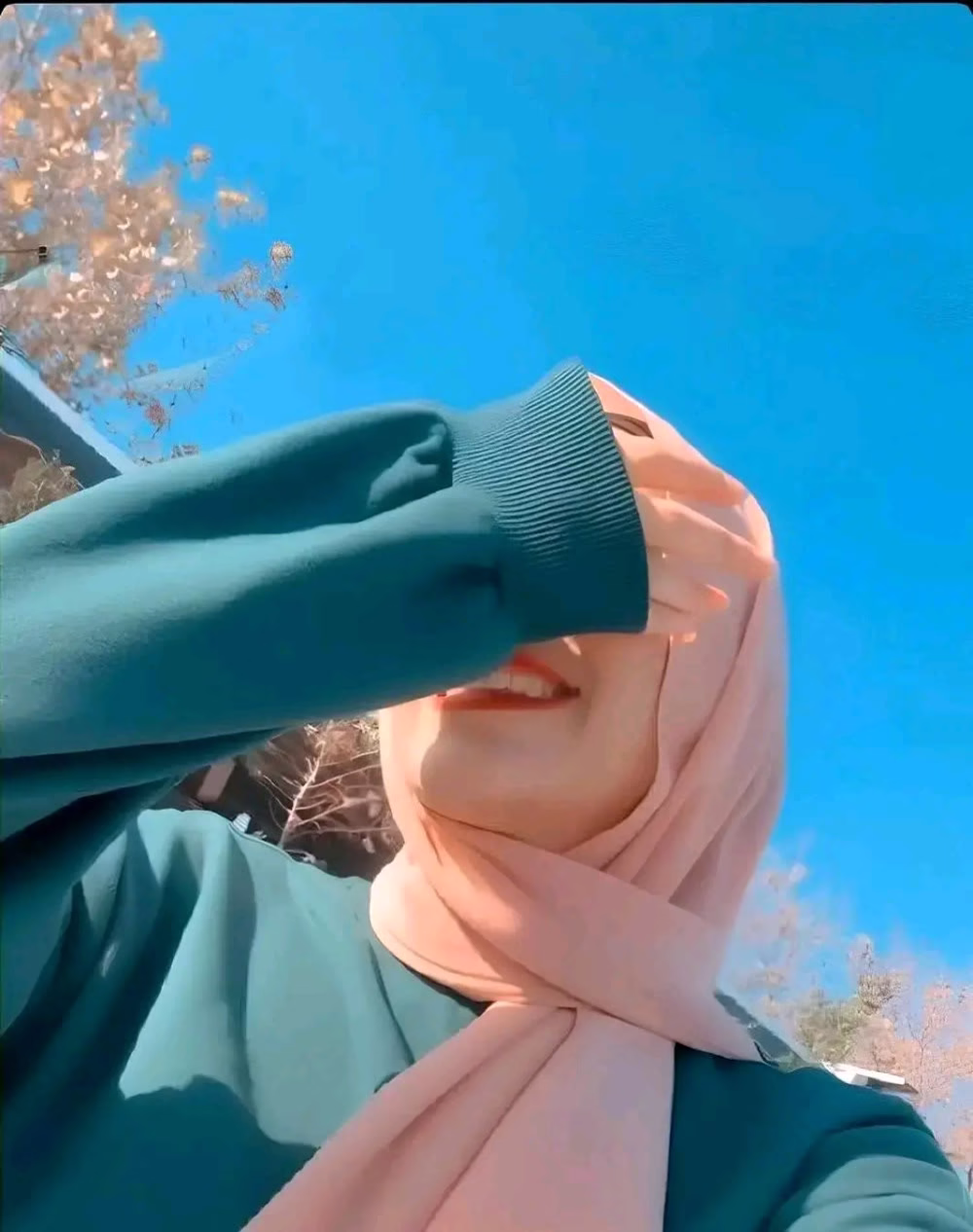 "لِأَنَّ الْحَيَاةَ أَجْمَلُ بِكَثِيرٍ مِنْ بَشَاعَةِ الْحُزْنِ؛ إِبْتَسِمُ دَائِمًاً، وَتَفَاءُلُ دَائِمًاً." 
{قُلْ لَنْ يُصِيبَنَا إِلَّا مَا كَتَبَ اللَّهُ لَنَا}
ياراツ❥