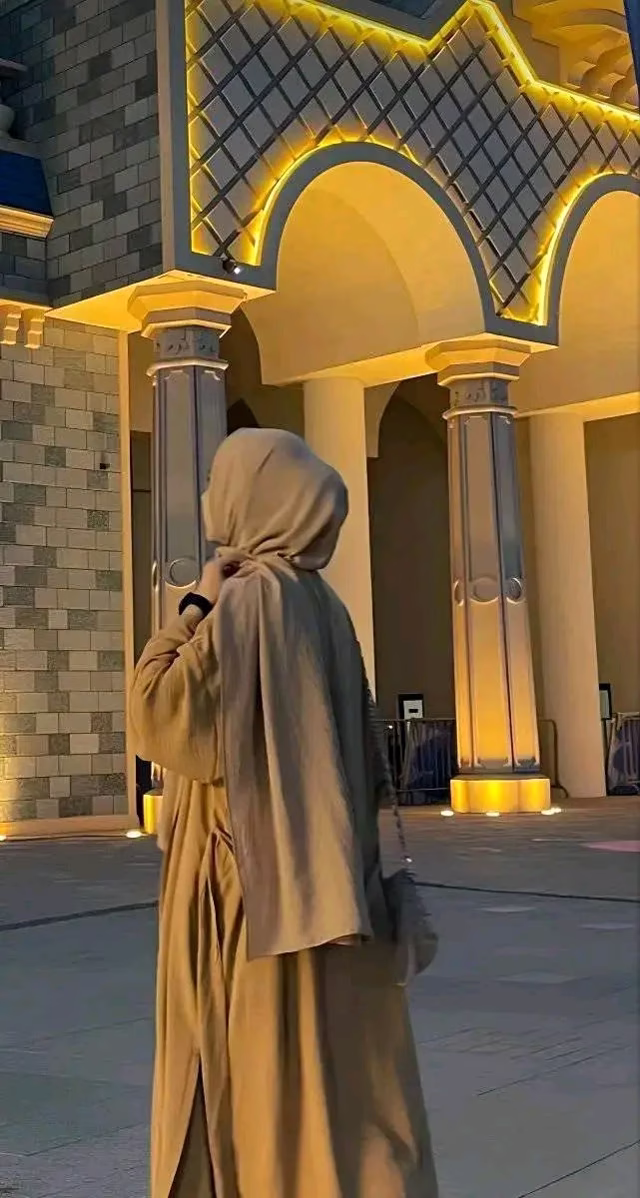 "ثُمَّ يَأْتِيكَ اللَّهُ بِهِ بِأَشَدِّ مَا يَتَمَنَّاهُ قَلْبِكَ، عِوَضًا عَنْ أَيَّامٍ ثِقَالٍ وَجَبْرًا عَنْ قَسْوَةِ الْعَالِمِ، أَبْشِرُوا."💜✨