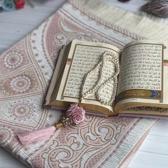 « ‏اللهُم اجعل الصحة خير صاحب لأجسادنا.
والسعادة خير رفيق لقلوبنا.
والفرحة خير نور لعيوننا.
والتوفيق الدائم في دروبنا.
لا شَيءَ يَضِيعُ عِندَ الله، لا تَعَبَ، وٰلا دُعَاءَ، وٰلا صَبرَ، فَكُلُّهَا مُخبّأَةٌ لِيَومٍ تُدهِشُكَ فِيهِ العَطَايَا.!
اللهم أعنا على ذكرك وشكرك وحسن عبادتك
ياكريم »♡