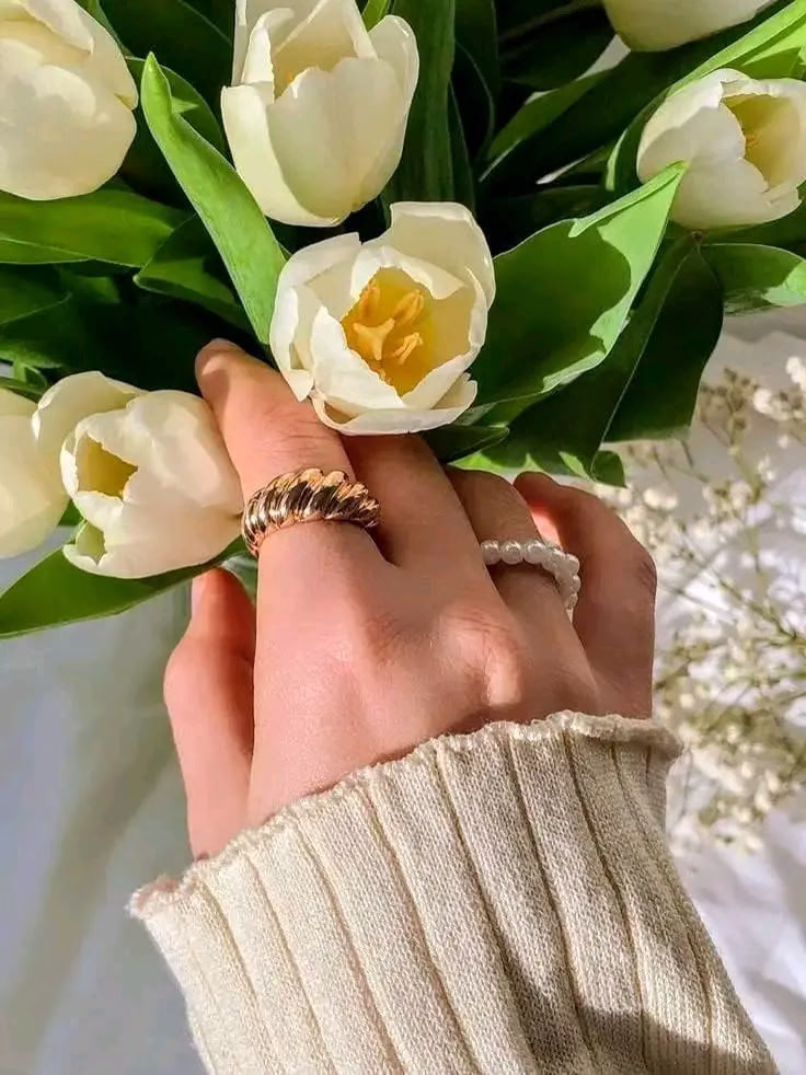 "خِفَافًا خِفَافًا يَا اللَّهُ، غَيْرَ تَارِكِينَ سِوَى كَلِمَةٍ طَيِّبَةٍ وَسَلَامٍ أَيْنَمَا حَلَّلْنَا."🤲🫶🕊️
 ✨☁️
  ツ❥