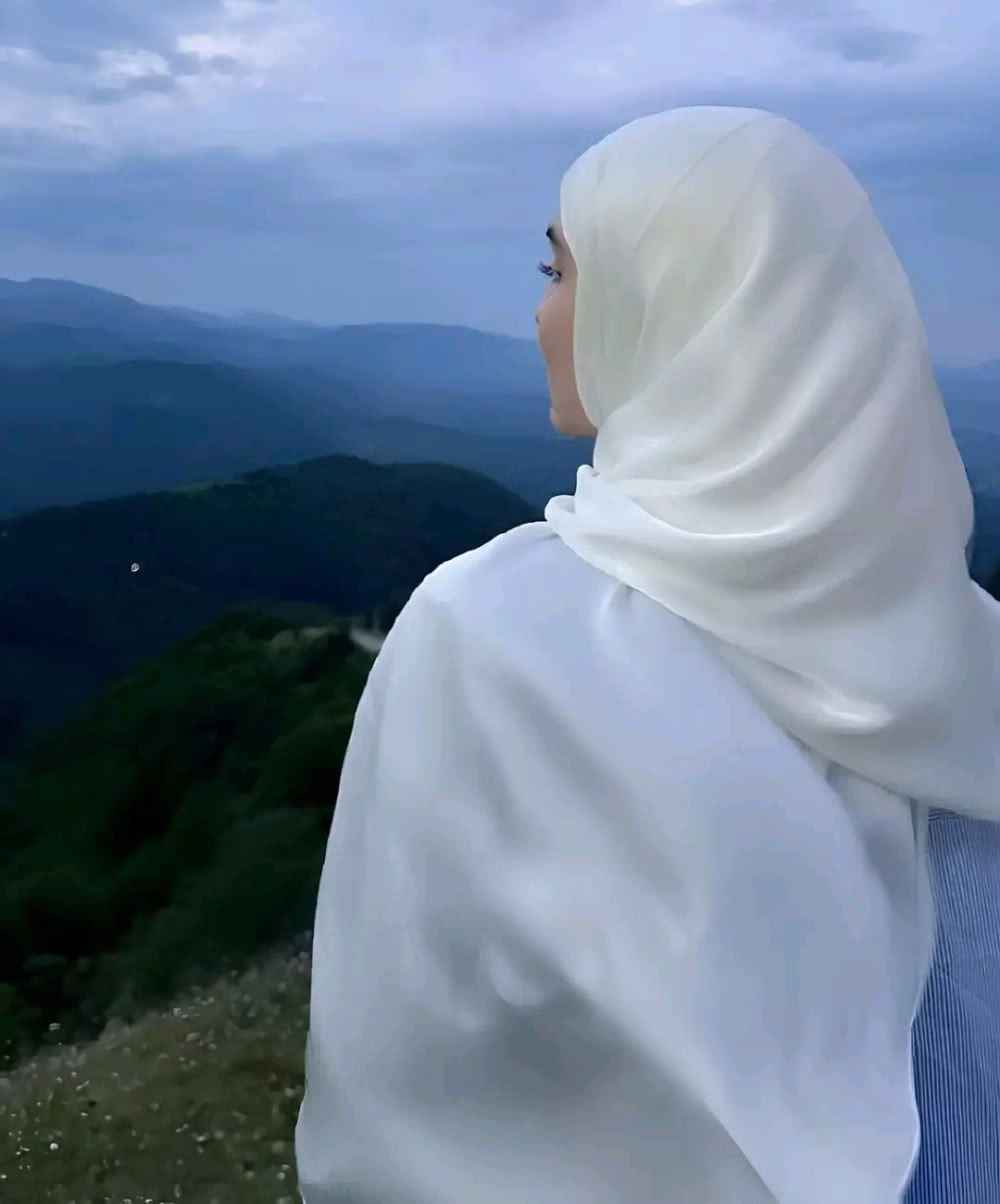"اللَّهُمَّ انَا نَعُوذُ بِكَ مِنْ الْمَلَلِ، وَانْعِدَامُ الشَّغَفِ، وَعَقْلٌ يَضِجُّ بِالْقَلَقِ، وَصَدْرٌ يَمْتَلِئُ بِالْبُغْضِ، وَعَيْنٌ لَا تَرَى مِنْ الْحَيَاةِ إِلَّا سَوَادَهَا." 🩵🌸
#يارا