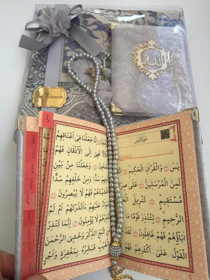 اللهم اجعل فى قلبى نورا ✨ وفى عقلى نورا ✨ وفى لسانى نورا ✨ وعن يميني نورا ✨ وعن شمالي نورا ✨ ومن خلفى نورا ✨ ومن امامى نورا ✨ واجعل لى نورا ✨ من نورك ✨ يارب العالمين ❤️🤲