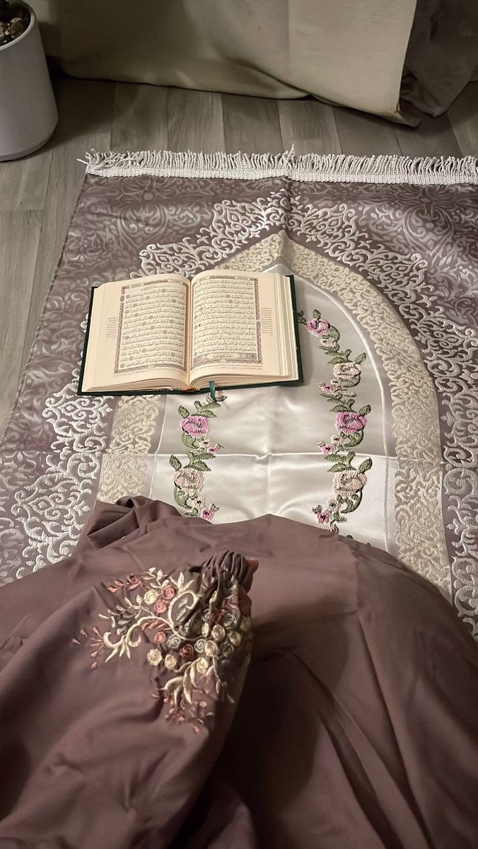 ﴿ وَمَا جَعَلَهُ اللَّهُ إِلَّا بُشْرَىٰ وَلِتَطْمَئِنَّ بِهِ قُلُوبُكُمْ ۚ وَمَا النَّصْرُ إِلَّا مِنْ عِندِ اللَّهِ ۚ إِنَّ اللَّهَ عَزِيزٌ حَكِيمٌ﴾
