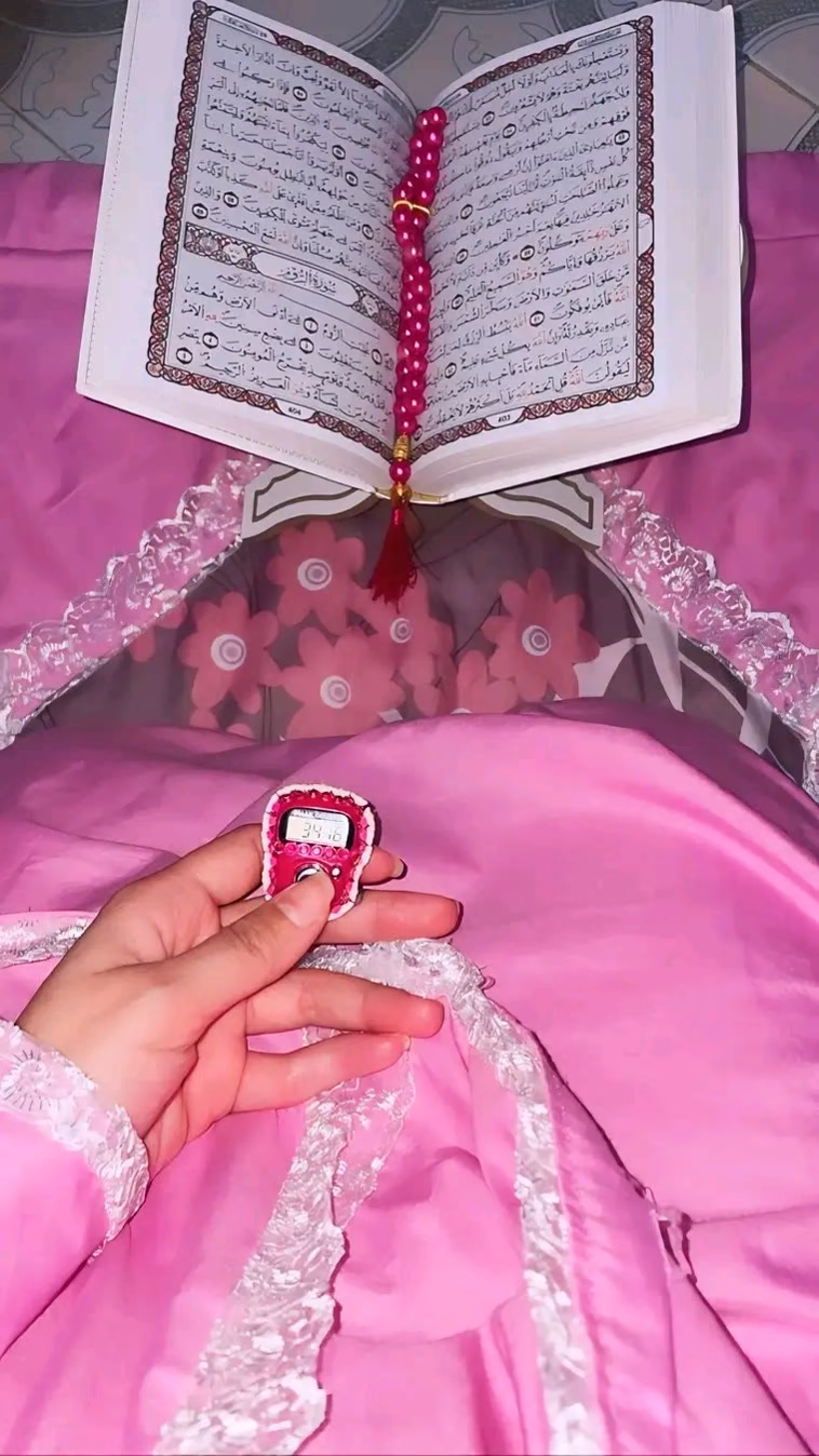 "وَلَوْ بَلَغَتْ خَطَايَاكَ عَنَانَ السَّمَاءِ، ثُمَّ اسْتَغْفَرْتَنِي، غَفَرْتُ لَكَ."
أَسْتَغْفِرُ اللَّهَ الْعَلِيَّ الْعَظِيمَ وَأَتُوبُ إِلَيْهِ.🩷📿
ツ❥