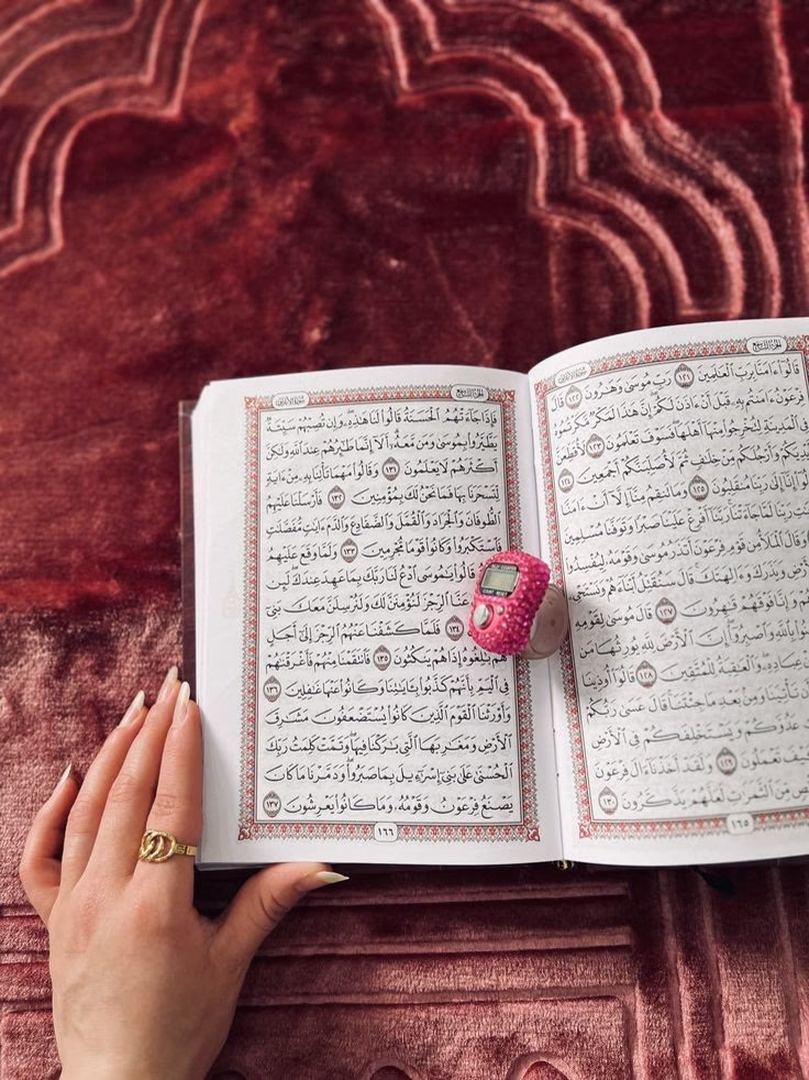 اللَّهُمَّ إنَّا نَسْألُكَ مُوجِباتِ رَحْمَتِكَ، وَعَزائِمَ مَغْفِرَتِكَ، والسَّلامَةَ مِنْ كُلِّ إثمٍ، والغَنِيمَةَ مِنْ كُلِّ بِرٍّ، والفَوْزَ بالجَنَّةِ، والنَّجاةَ مِنَ النَّارِ..🤲🏻♥️