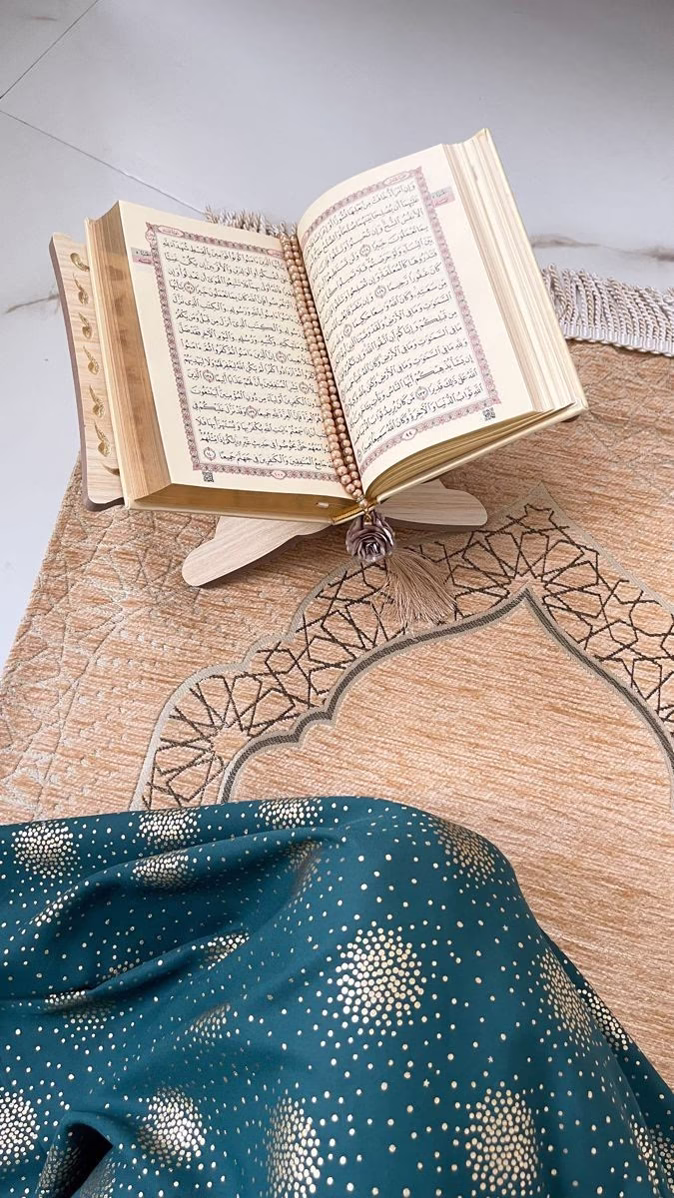 دعاء الفجر ليوم الجمعه
اللهم في فجر يوم الجمعه انا نسألك صحة في البدن وراحة في القلب وسعادة في النفس
اللهم أجعل لنا فرجا من كل هم ومخرجا من كل ضيق واستجابة لكل دعاء
اللهم في صباح يوم الجمعة افرح قلوبنا واغسل احزاننا وهمومنا واغفر ذنوبنا واشفي مرضانا وارحم موتانا
اللهم ما قسمت في هذا اليوم من خير وبركة وسعاده ومغفره وشفاء وعافيه وسعة في الرزق واستجابة لكل دعاء اجعل لنا منه اوفر النصيب
انك على كل شيء قدير
آمين يارب العالمين 🤲 
طابت جمعتكم بذكر الله