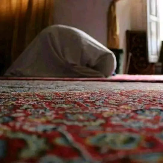 "مِنْ دِفْئِ الْفِرَاشِ إِلَى دِفْئِ الْوُقُوفِ بَيْنَ يَدَيِ الله، مَنْ كَانَ مِنْ أَهْلِ الْفَجْرِ الْيَوْمَ فَلْيَحْمَدْ الله."

ツ❥