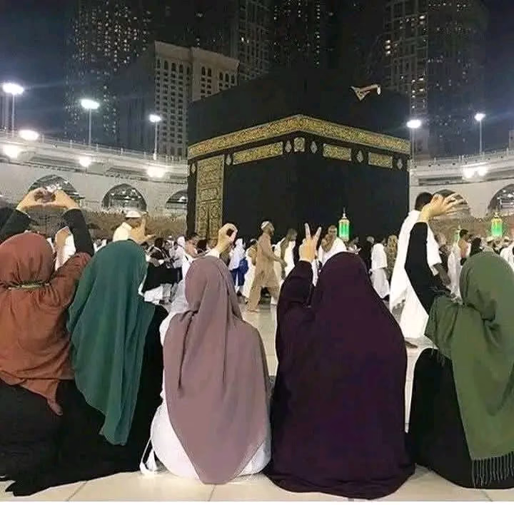 آلَلَهّمًَّ صُّحًبًهّ صّآلَحًهّ تٌأخِذِ

                  بًيدي إلَيَ بًآبً آلَجّنِهّ🎀🤎🦋