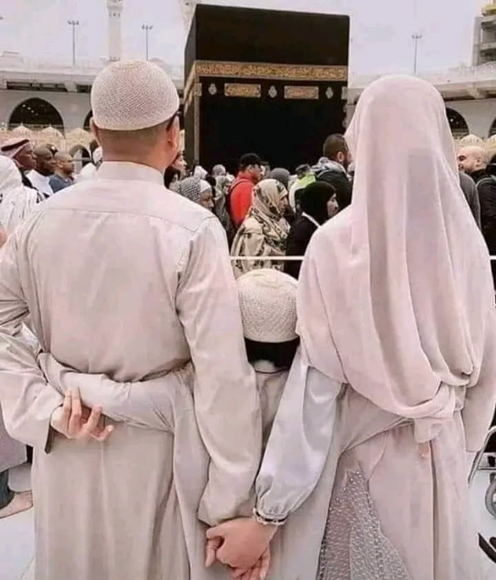 *تزوجي بمن يطلب منكِ ألا تجالسي أخيه، أو زوج أخته، أو أي رجل من أقاربه، وألَّا تمازحيهم وتستطيلي بالحديث معهم،*
*وأن تكتفي بالجلوس مع النساء فقط.*

*تزوجي بمن إذا زاره صديقٌ له في بيته، طلب منكِ عدم الدخول عليهم لتقديم الضيافة، بل وألَّا يلمح لك ظِلًّا، وألا يسمع لك صوتًا طوال فترة تواجده.*

- *اخْتَرنَ الرَّاعِي الصَّالِح لِأَنَّهُ مَنْ سَيَقُود الرَّعِيّة