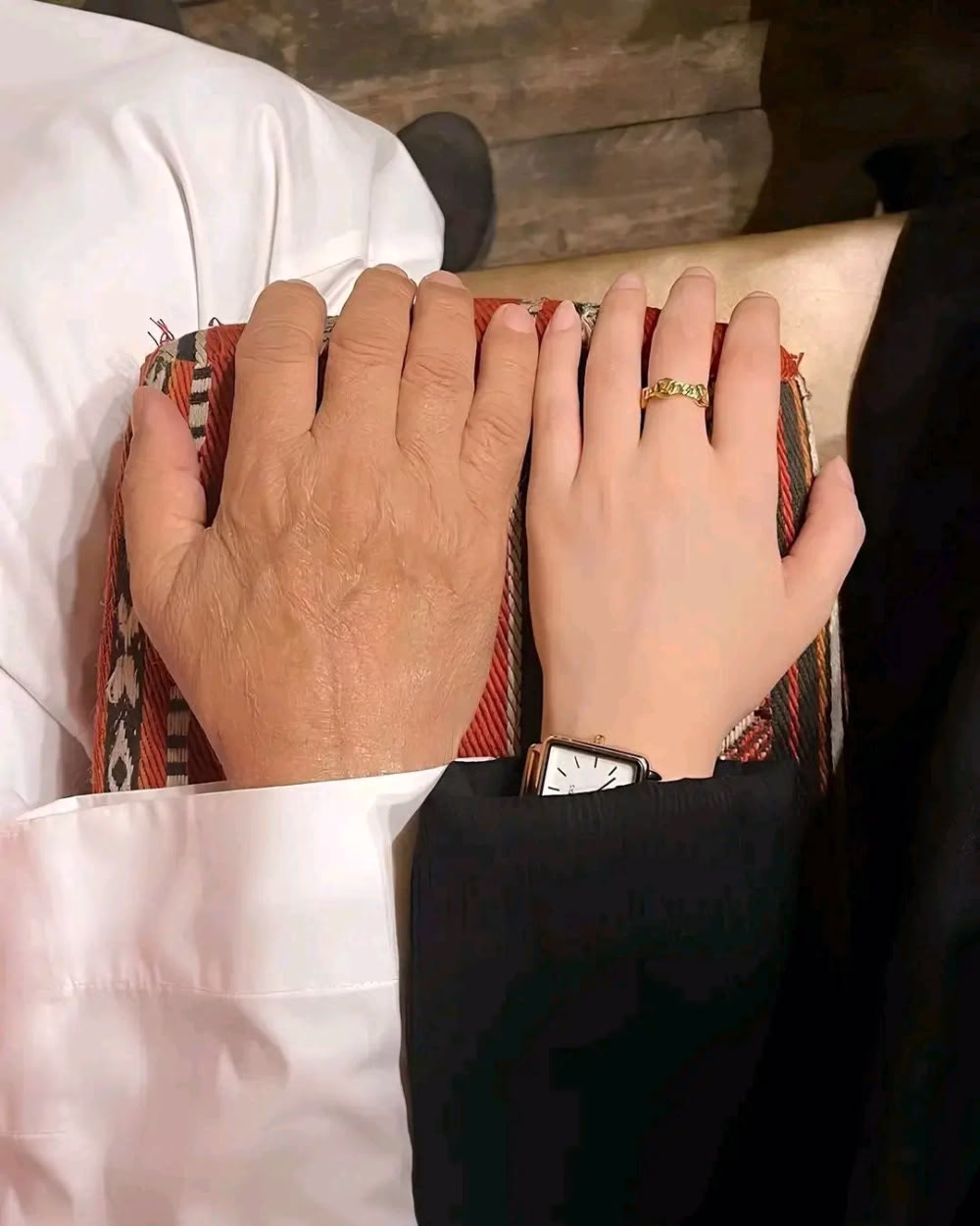 - أَصَابَنِي اَلْغُرُورُ بَعْدَ حَدِيثٍ مَعَ أَبِي عِنْدَمَا قَالَ لِي: 
"إِفْعْلِي مَا تُظَنِّينَهُ صَحِيحًا، وَاذْهَبِي أَيْنَمَا تُرِيدِي فَأَنَا أَثِقُ بِكَ."🤍『ツ』❥