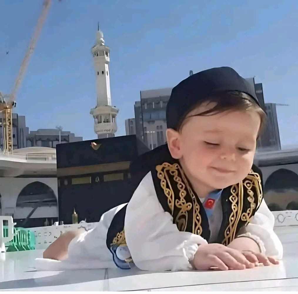 `أن يكُون طَريقُ العُمرِ برفقتكَ ، أن نَبقى سَوياً مَهما أشتدَّت الأيَّام`❤️🫂"رَبَيَ أشَرَحَ لَى صَدَرَى وًّيَسَرَ لَى أمَرَى" 
"وًّاحَلَلَ عَقَدَةًٍُ مَنَ لَسَانَى يَفَقَهَوًّا قَوًّلَى🤍'