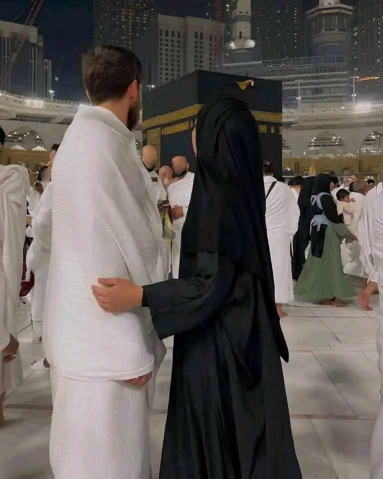 - أَبْشِرِي، سَيَأْتِيكِ مُلْتَزِمًا بِصَلَاتِهِ لَا يَتْرُكُ فَرْضًا، قَارِئًا لِلْقُرْآنِ، مُحِبًّا لَكِ يَدْعُو اللَّهَ بِكِ فِي سُجُودِهِ.🤍✨『ツ』❥