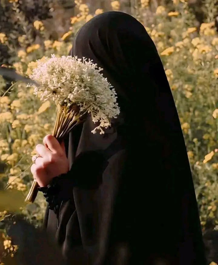 وعسى ڪُل نفسِ صابرة وراضية يسقيها الله رزقاً وفرحاً يساوي الڪون ڪُله 🦋🤍