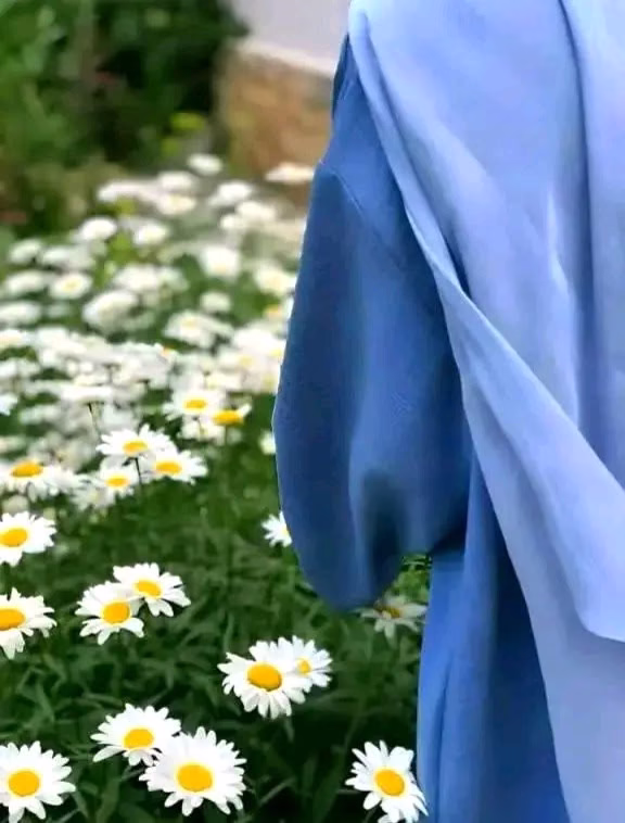 ‏{قُلْ يَا عِبَادِيَ الَّذِينَ أَسْرَفُوا عَلَىٰ أَنفُسِهِمْ لَا تَقْنَطُوا مِن رَّحْمَةِ اللَّهِ ۚ إِنَّ اللَّهَ يَغْفِرُ الذُّنُوبَ جَمِيعًا ۚ إِنَّهُ هُوَ الغفور الرحيم}

‏مادمت تُبت ، واستغفرت ، وندمت ، وعزمت على عدم العودة فأبشر! والله لن يرُدّك الكريم ولن يطرُدك من بابه🤍🤍🌷🦋.