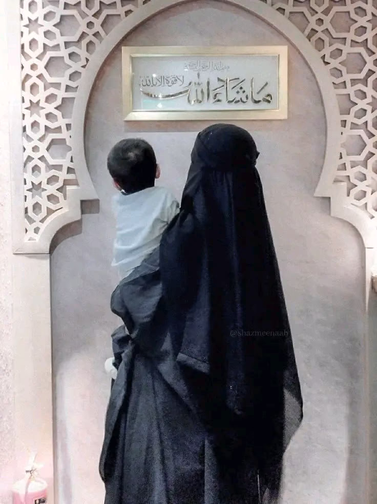 أمي الشمعة التي أنارت لي طريقي.💞
لم أجد كلام عن الام لا یمگن وصف قطعة من الجنة
حنان امي لا يعوض🌷
ولا يوجد حنان يساويه ويعادله❤️
أمي نعمة من الله عز وجل ❤🤍