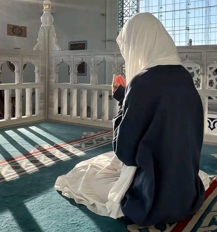 ♥️﴿فَنَادَى فِي الظُلُمَاتِ أَنْ لَا إِلَهَ إِلَّا أَنْتَ
 سُبْحَانَكَ إِنِّي كُنْتُ مِنَ الظَالِمِينَ﴾♥️

📍بَحْرٌ عَمِيقٌ، وَ بَطْنُ حُوتٍ، وَ ظُلْمَةُ لَيْلٍ.. كُلُّهَا بَدَّدَتْهَا دَعْوَةٌ وَاحِدَةٌ؛ وجاءه الرد✨✨👇🏻

﴿فَاسْتَجَبْنَا لَهُ وَنَجَّيْنَاهُ مِنَ الْغَمِّ ۚ وَكَذَٰلِكَ نُنجِي الْمُؤْمِنِينَ﴾🌸