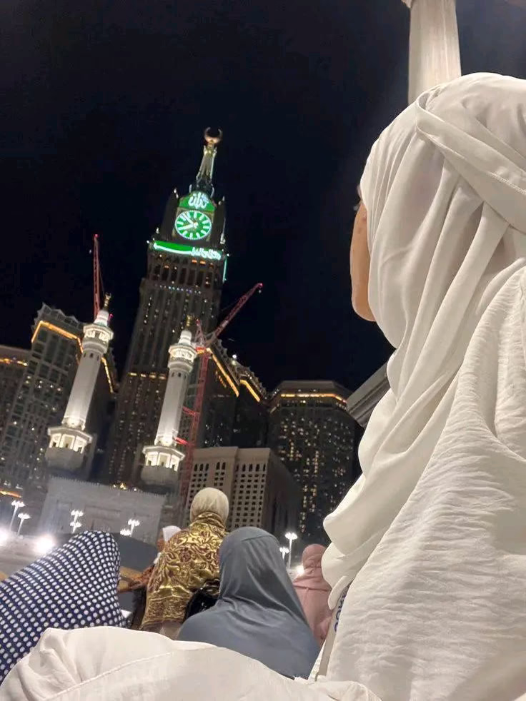 إِغْتَنِمْ وَقْتَكَ فِي الطَّاعَاتِ وَالْعِبَادَاتِ وَالصَّلَوَاتِ نَحْنُ
 فِي أَيَّامٍ مُبَارَكَةٍ تُضَاعَفُ فِيهَا الْحَسَنَاتُ 
سَتَمُرُّ مَرَّ الرِّيَاحِ لَاتَدَعْهَا تَفُوتُكَ....♥️✨🕋