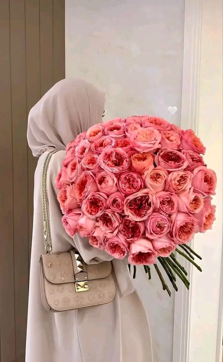 𝑳𝒐𝒗𝒆𝒍𝒚 𝑭𝒍𝒐𝒘𝒆𝒓 ♡︎
أينما وجِـدت الورود وجِـد قَلـبي 🌹💗
 🖤『ツ』☆(⁠๑⁠˙⁠❥⁠˙⁠๑⁠)