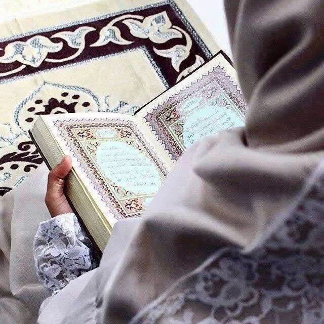 ‏نصيحة العمر ..
لا تعلّق قلبك إلا بالله، فإني وجدت كل من علق قلبه بغير الله
عُذب به، وذبل وخسر !
"يارب قلبًا مُعلّقاً بك وحدك" 💛