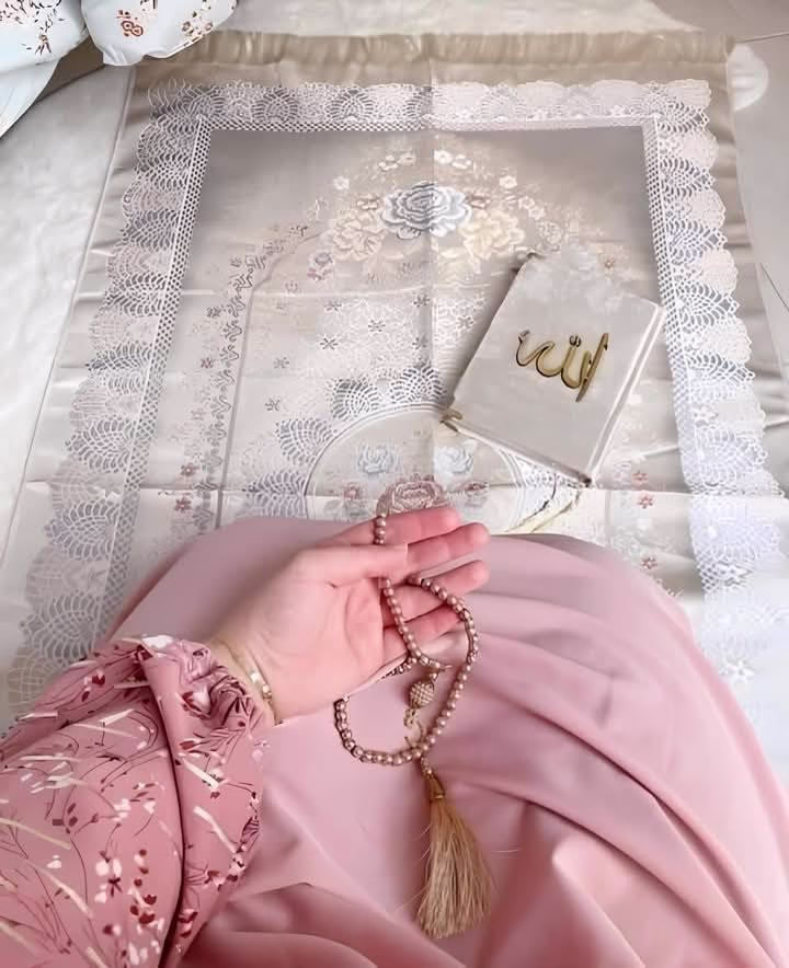 "اللَّهُمَّ أَرْزِقْنَا حُبَّكَ وَحُبَّ مَنْ يُحِبُّكَ🤲
 وَحِبُّ كُلِّ عَمَلٍ صَالِحٍ يُقَرِّبُنَا الِي حُبِّكْ 🦋
اللَّهُمَّ لَا تَمْنَعْ بِذُنُوبِنَا فَضْلَكَ 🤲
 وَرَحْمَتَكَ يَا أَرْحَمَ الرَّاحِمِينَ." 🍂
『ツ』☆(⁠๑⁠˙⁠❥⁠˙⁠๑⁠)♥︎ 🦋⑅⃝🤎