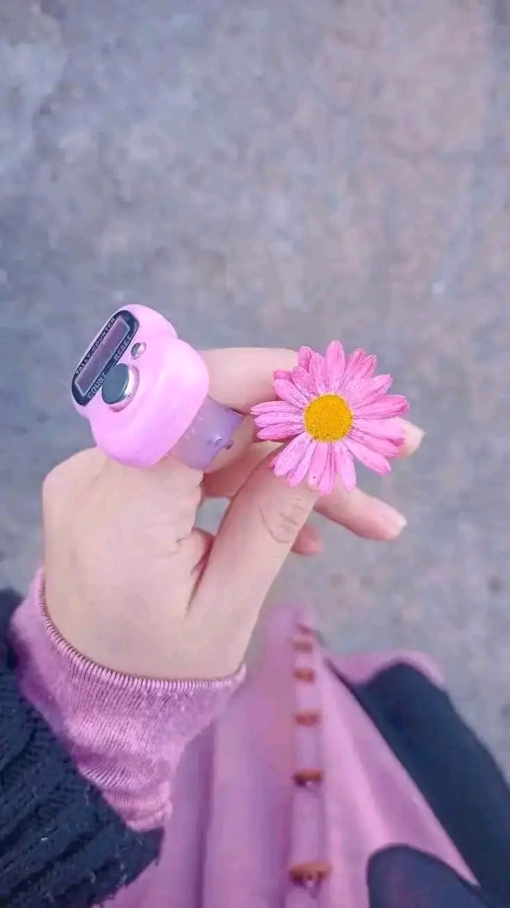 ... من اجمل المقولات التي احبها.. والمقوله تقول♡♕كن في الحياة كعابر سبيل وترك ورائك كل اثر جميل ♡♕🕊 فما نحن في الدنيا الا ضيوف وما علي الضيوف الا الرحيل فلا تنسو ان هاذه الحياة مجرد محطة عبور سنعبر بها الي الجنه بأذن الله ونسأل الله عزه وجل ان يجعل الجنه هي دارنا 🤲🤲🤲🤲🕊🕊🕊