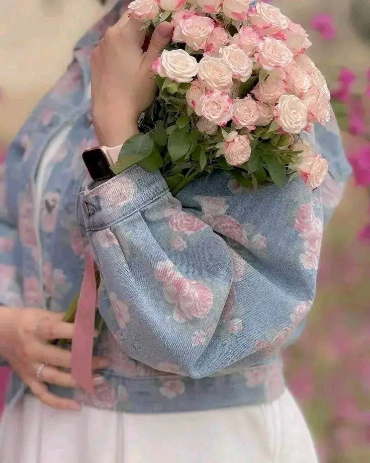 ...«لما تكون عمرك ما اخدت حاجه ببلاش ولا وصلت لحاجه بالساهل ولا خبطت الباب برجلك لقيته مفتوح كل خطوه بمعافره وطلعان روح ومفيش حاجه بالساهل  يبقي تهون علي نفسك وخليك فخور بإنجازاتك.. ♡♕ حتي لو صغيره حبتين تلاته كفايه انك بتعمل الي عليك🖤✨....