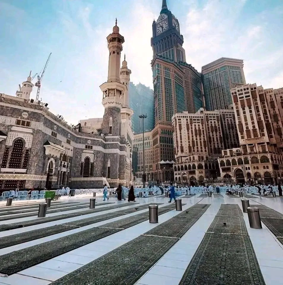 ‏حقاً علينا أن نباهي الدنيا بها وبجمالها 💚😍