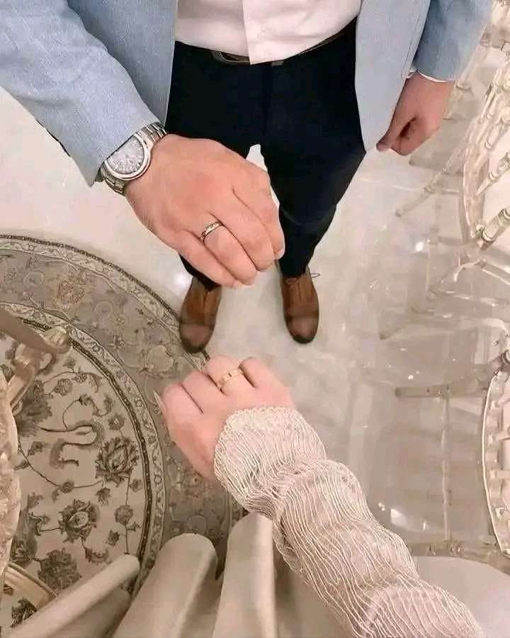 ثمَّ قَــال لـهَـا :
_ مـنّـي الوعْد ومنك الصّـبر يـا أميرتـي؛ فالحُبّ وعْدٌ والوَعْـد ديِـنٌ والدّيِن لاَ يسُـدّه  إلاّ الـرِجـاَل "💍🫀🫶🏻
 🖤