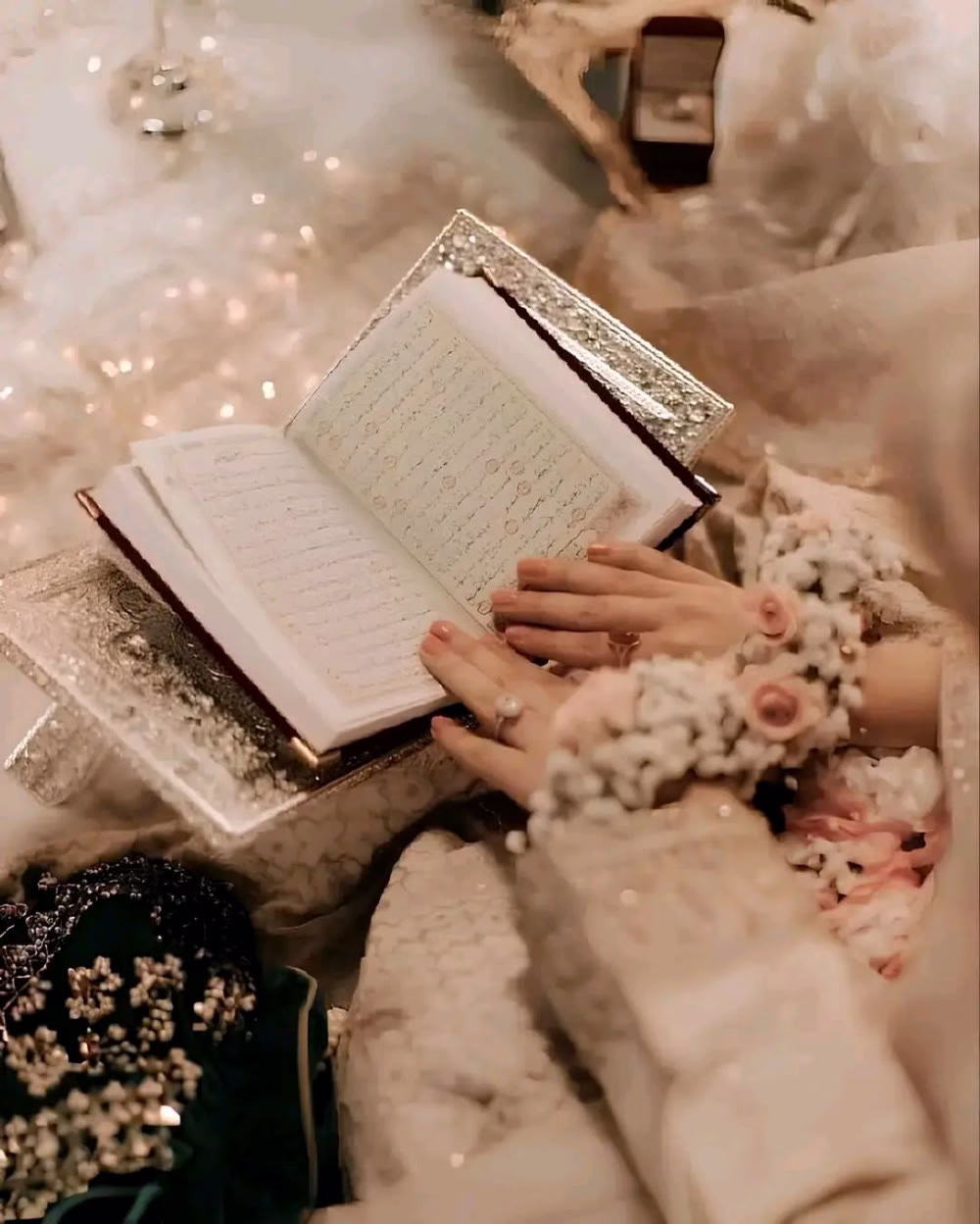 - إِعْتِنْ بَصَلَاتِكَ فَإِحْدَاهُنَّ سَتَكُونُ الْأَخِيرَةَ وَأنْتَ لَا تَعْلَم.

『ツ』☆(⁠๑⁠˙⁠❥⁠˙⁠๑⁠)