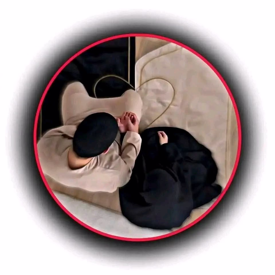 من يحب فقط : لا يقسو ، لا يهمل ، لا يمــل، لا يکــذب ، لا يخــادع ، لا يهرب ، لا يختبئ خــلف أعذار مصطنعة "مـن يحب يحارب 🫀💍