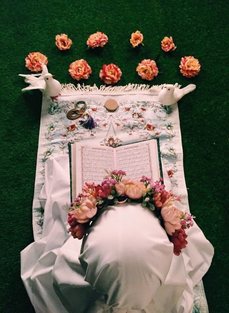 يا ربّ
إنها ليالي الدعوات المُجابة
فلا تَردني
لا أنا ولا قلبي.