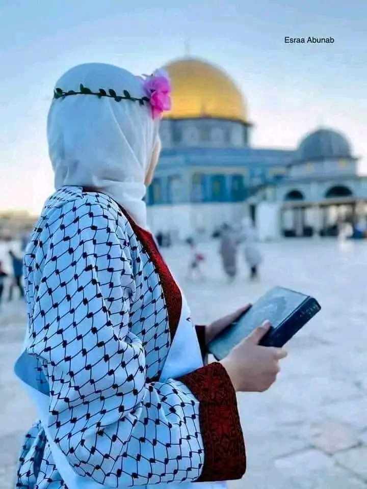 " لماذا لايرفع الله الأطفال إلى السماء، حتى تنتهي المآسي والحروب ، ثم يعيدهم إلى بيوتهم، وحين يسألهم الأهل أين كنتم، يقولون كنا نلعب مع الغيوم. "💙✨