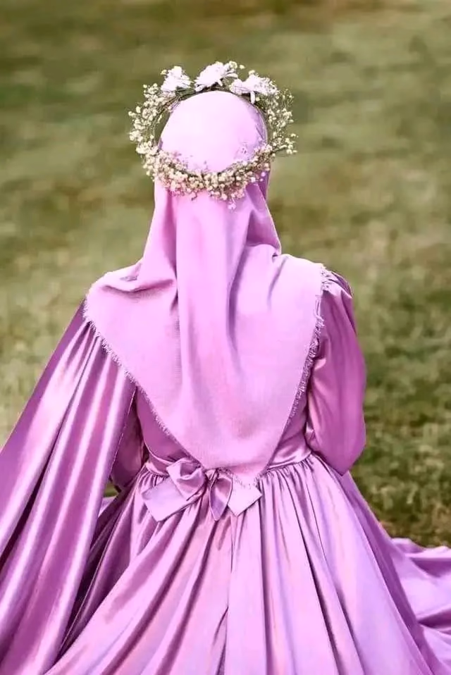 اللهم أنَت ربِّي، لا يخفى عليك ما في قلبي، فاللهم طمأنينة منك.. يارب أعوذ بك من ضيقة القلب، وشعور لا يُشكى ولا يفهم .. اللهم أرِح قلبي بما أنت به أعلم، ولا تجعلني أشكي لمن لا يخشى عليّ من حزني .. اللهم إني أُفوض دنياي كلها إليك.🤎🦋"