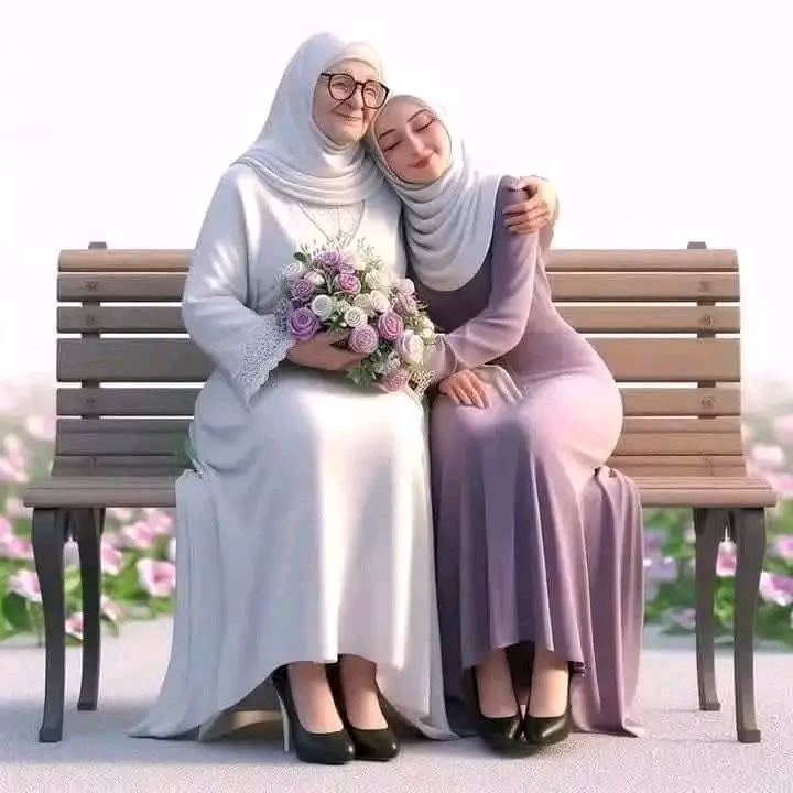"لو أنَّ كُل الأكتاف كتف أمي لطابت الحياة."♥️