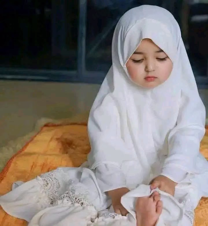 اللَّهُمَّ بَارِكْ لِي فِي دِينِي وَ مَالِي وَبَارِكْ لِي فِي صِحَّتِي اللَّهُمَّ صُبَ لِيَ الْخَيْرَ صَبًّا صَبًّا وَارْزُقْنِي رِزْقًا حَلَالًا طَيِّبًا
 وَأَسْتَغْفِرُ اللَّهَ لِي وَلِوَالِدِيَّ وَأَهْلِي وَأَرْحَامِي
 وَكُلِّ مَنْ قَالَ لَا إِلهَ إِلَّا اللَّهُ ......🤲🏻🕋🕌🌙