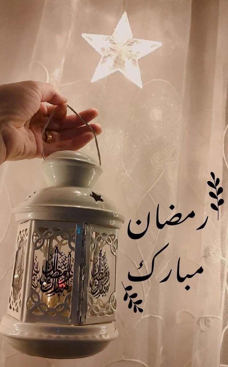 الناس مثل الكتب تماماً
البعض صريح وواضح وتعرف داخله من عنوانه
والبعض غامض تحتاج قراءته أكثر من مره حتى تفهمه
والبعض خفيف الظل لطيف يسحر القلوب 
والبعض ذو طباعة فاخرة وورق ملون وغلاف رائع لكنه سخيف المضمون 
والبعض غلافه قديم مهتريء لكنه يحوي الكثير من كنوز المعرفه ولا نمل صحبته ✨🖤