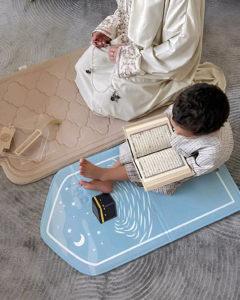 رمضان وانت طيب يا ابن الغاليدا مـش إبنـى لا  دا أبـويـا  وأخـويـا  وصـاحبـى ، وسنـدي
  فـي الـدنـيـا 
حبك يا ابني يجعل من قلبي قلباً عظيماً بك🫶🏻♥