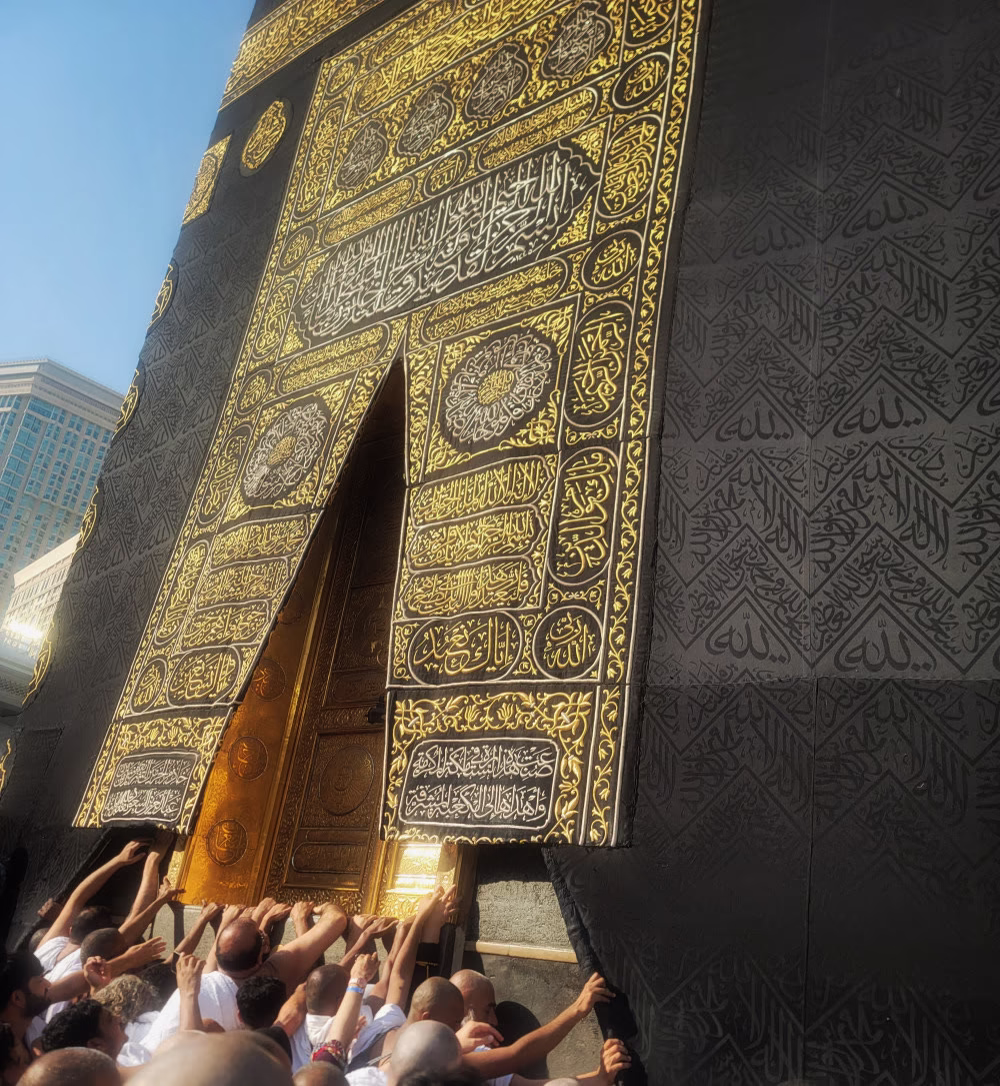 اللهم لا تجعله اخر عهد لي ببيتك الكريم