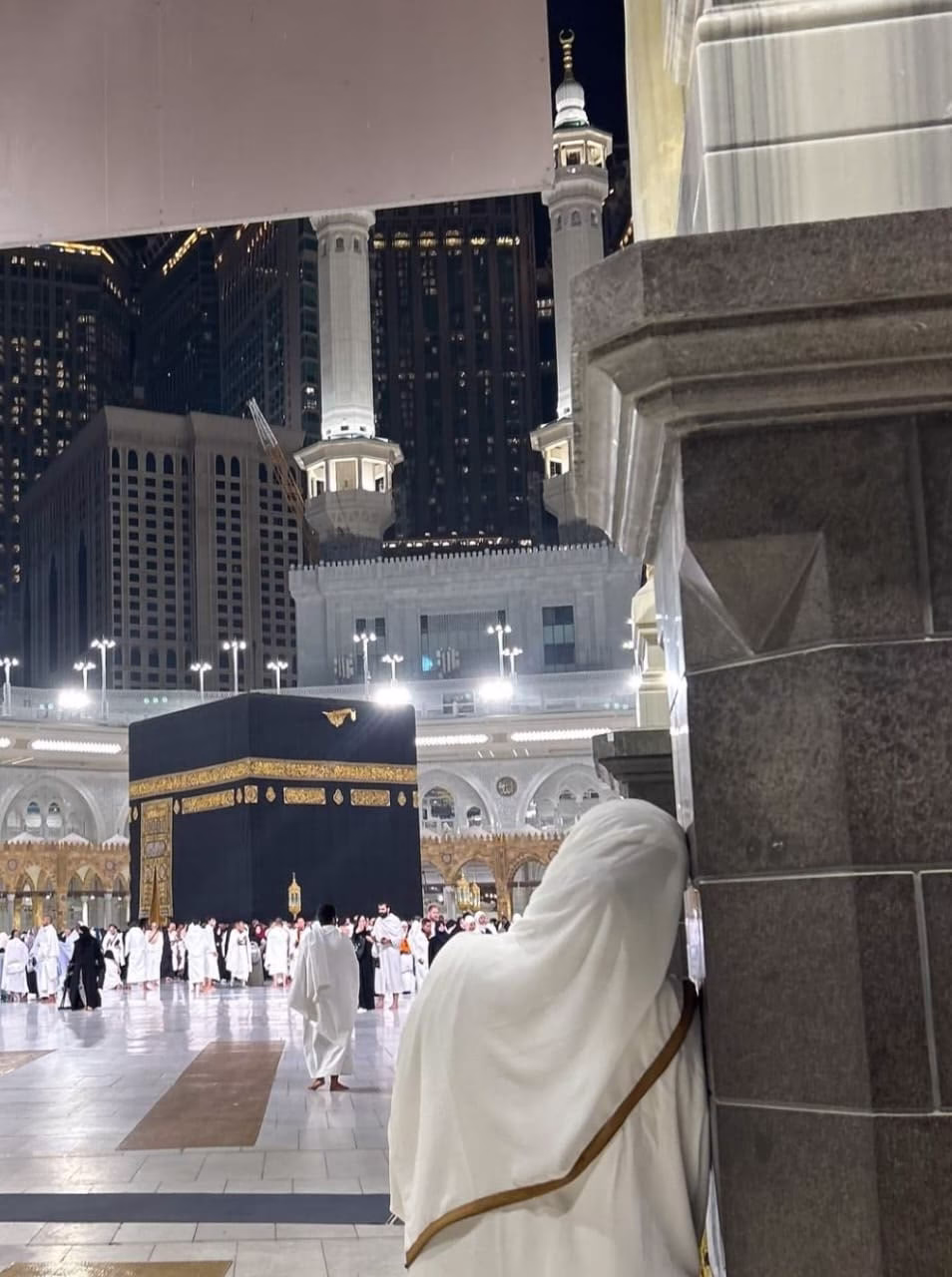 *‏"مَن يأوي إلى الرحمَنِ يأويهِ" 🤍*